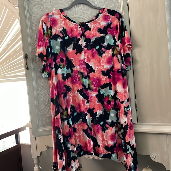 Multi-Color SS Soft Flowy Top - Picture 6 of 6